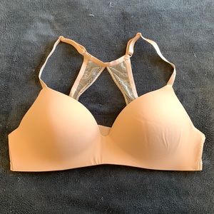 38C Victoria’s Secret lightly lined bra
